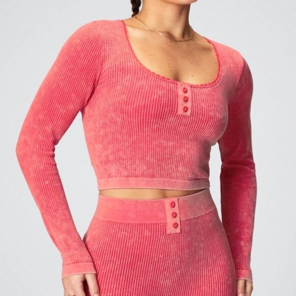 🔴SALE! NWT Fabletics Strawberry Red Cable Knit Long Sleeve Crop Top - Picture 1 of 6